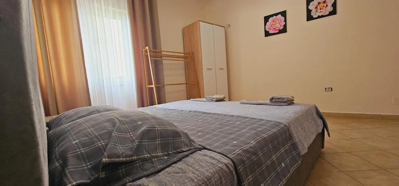 New Bazaar 2 Bed Rooms With Free Garage Tirana 0*,